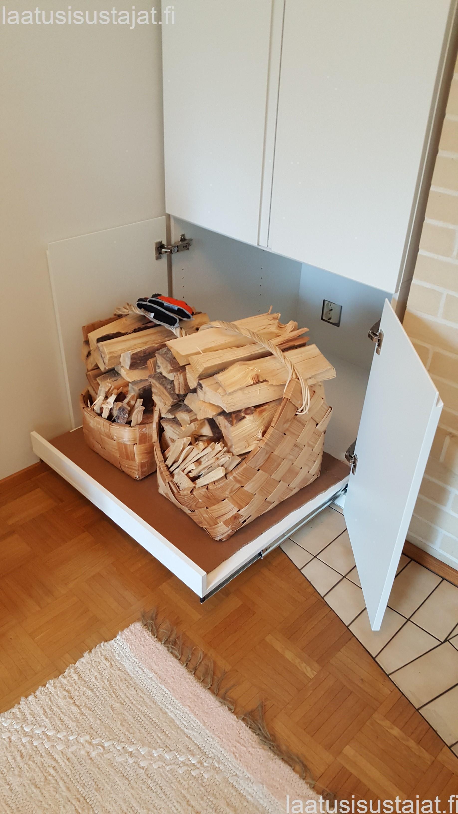 Liukuhylly takkapuille