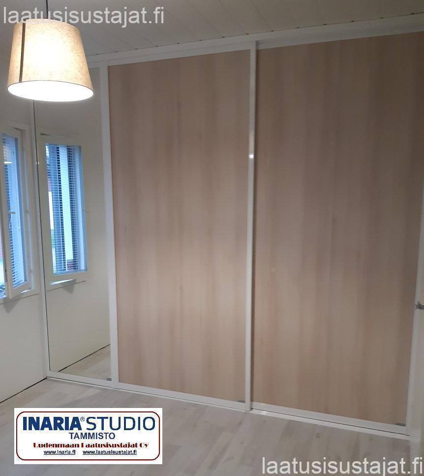 Akaasia valkoisella kehyksellä1