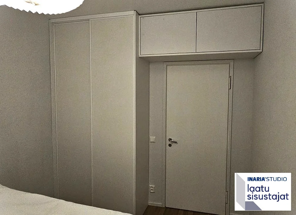 Yläkaappi insetsaranoilla